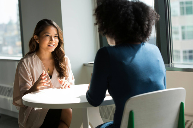 Coaching pendekatan interaktif yang digunakan untuk membantu individu mencapai tujuan pribadi atau profesional mereka. Foto: Pexels.com