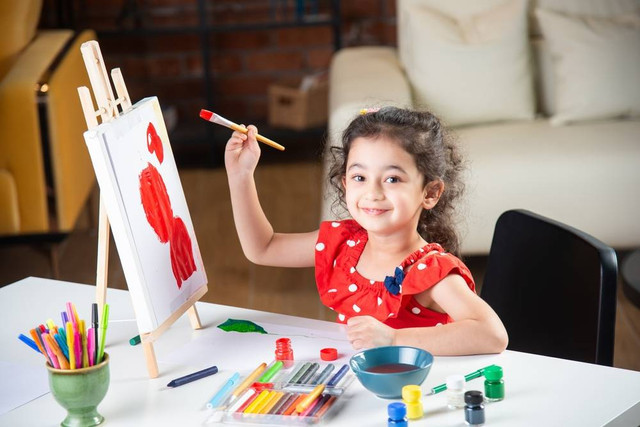 Ilustrasi anak melukis. Foto: Shutterstock