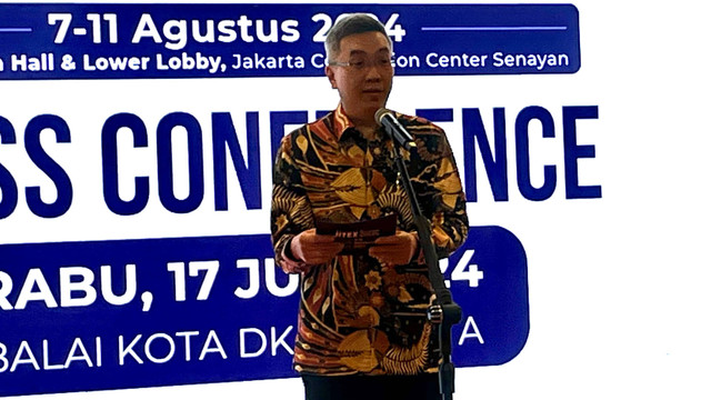 Ketua Umum Hippindo Budihardjo Iduansjah dalam acara konferensi pers Jakarta International Investment, Trade, Tourism dan SME Expo (Jitex) 2024 di Balaikota DKI Jakarta, Rabu (17/7).  Foto: Widya Islamiati/kumparan