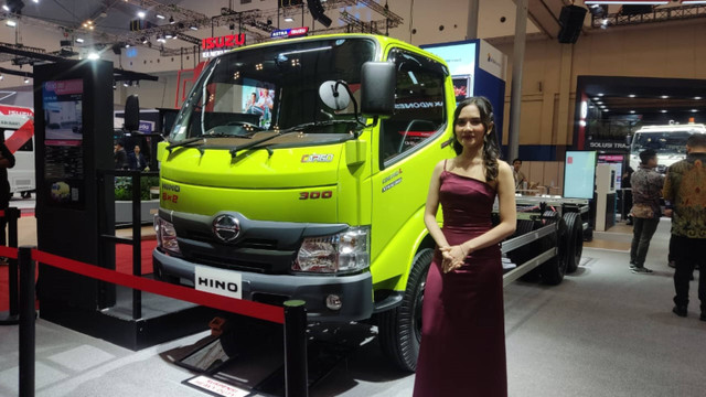 Hino Motor Sales Indonesia luncurkan seri truk baru di pameran GIIAS 2024.  Foto: Aditya Pratama Niagara/kumparan