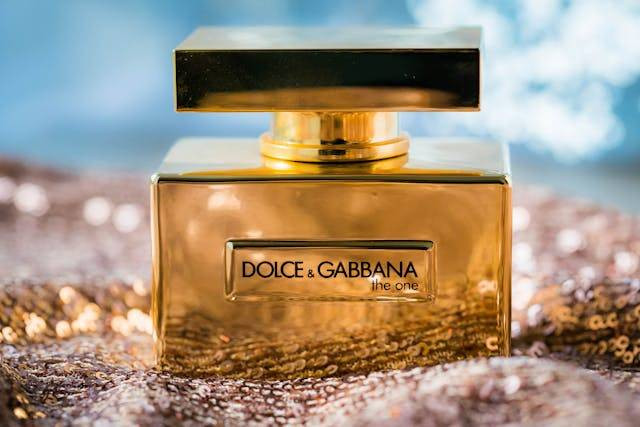 Ilustrasi rekomendasi parfum Dolce & Gabbana untuk pria. Sumber: pexels.com