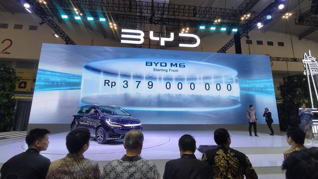 Peluncuran MPV listrik BYD M6 di pameran GIIAS 2024. Dok. Aditya Pratama/kumparan