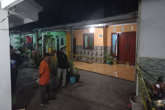 Rumah Suni (48), perempuan warga Dusun Bugis Krajan, Desa Saptorenggo, Kecamatan Pakis, Kabupaten Malang, yang ditemukan tewas di kamar rumahnya pada Selasa (16/7/2024). Foto: Dok. Istimewa