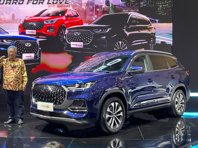 PT Chery Sales Indonesia (CSI) membuka pemesanan untuk Chery Tiggo 8 dengan harga Rp 400 juta khusus di pameran GIIAS 2024.  Foto: Sena Pratama/kumparan