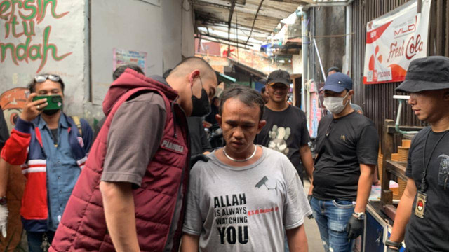 Penggerebekan kampung narkoba di Kampung Boncos, Jakarta Barat, pada Rabu (17/7).  Foto: Dok. Istimewa