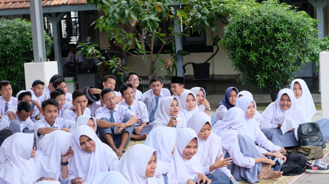 Ilustrasi siswa SMA. Foto: Fazazakka/Shutterstock
