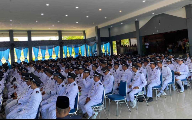 386 kepala desa (Kades) se-Kabupaten Sintang resmi mendapatkan perpanjangan masa jabatan. Foto: Dok. Prokopim Sintang