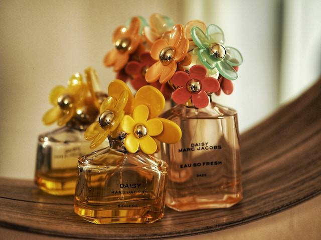 Ilustrasi rekomendasi parfum Marc Jacobs untuk pria. Sumber: Unsplash/Moa Király