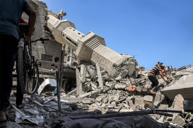 Ilustrasi Israel serang Masjid Shahada al-Aqsa di Jalur Gaza, Minggu (6/10/2024). Foto: Eyad BABA / AFP