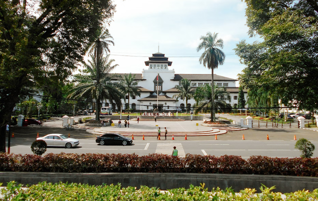 spot foto vintage di bandung. Sumber: Unsplash/Arfan Husni Hasibuan