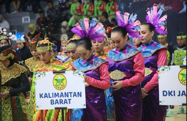 Tim senam Perwosi Kalbar. Dua tim senam Perwosi Kalbar Ikut bertanding di Lomba Nasional Senam Kreasi Piala Ibu Negara Republik Indonesia. Foto: Dok. Adpim Pemprov Kalbar