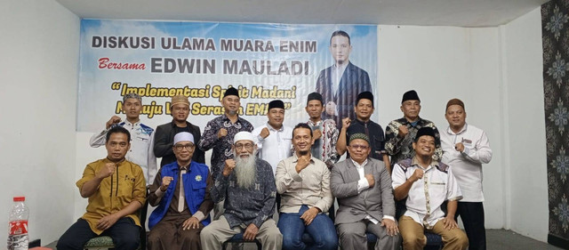 Edwin Mauladi bersama sejumlah ulama di Kabupaten Muara Enim. (ist)