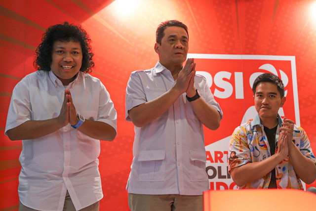 Calon Walikota dan Wakil Walikota Tangerang Selatan kepada Ahmad Riza Patria dan Marshel Widianto saat menghadiri penyerahan surat rekomendasi dukungan dari PSI di Kantor DPP PSI, Jakarta, Kamis (18/7/2024). Foto: Iqbal Firdaus/kumparan