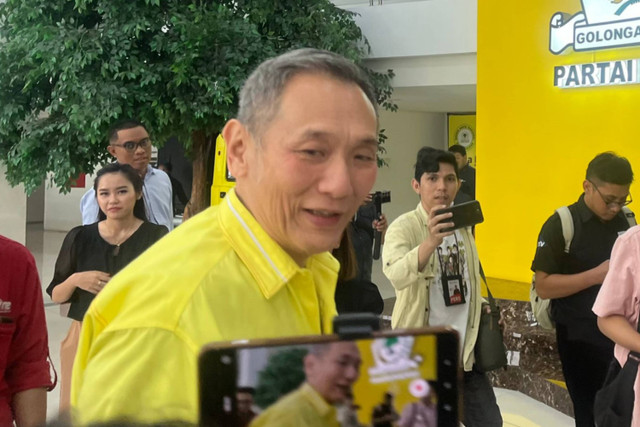 Jusuf Hamka (Babah Alun) menyampaikan keterangan kepada wartawan di DPP Golkar, Jakarta Kamis (18/7/2024). Foto: Haya Syahira/kumparan