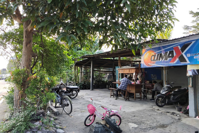 Lokasi angkringan yang diserang rombongan pelajar, Kamis (18/7/2024).  Foto: Arfiansyah Panji Purnandaru/kumparan