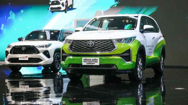 Mobil Innova Zenix HEV Flexy fuel Concept di booth Toyota di pameran otomotif Gaikindo Indonesia International Auto Show atau GIIAS 2024 di ICE BSD, Tangerang, Kamis (18/7). Foto: Aditia Noviansyah/kumparan