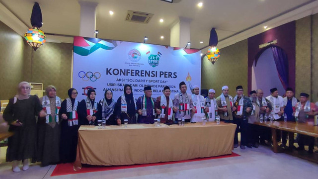 Konferensi pers aksi solidarity sport day yang bakal digelar di Patung Kuda untuk menyuarakan penolakan terhadap Israel mengikuti Olimpiade Paris. Foto: Rachmadi Rasyad/kumparan