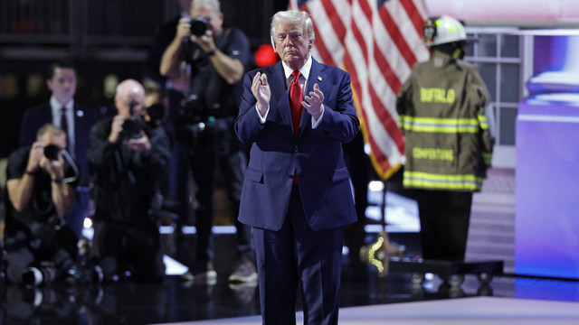 Mantan Presiden AS dan calon presiden Partai Republik tahun 2024 Donald Trump tiba untuk menerima pencalonan partainya pada hari terakhir Konvensi Nasional Partai Republik 2024 di Fiserv Forum di Milwaukee, Wisconsin, pada 18 Juli 2024. Foto: KAMIL KRZACZYNSKI / AFP