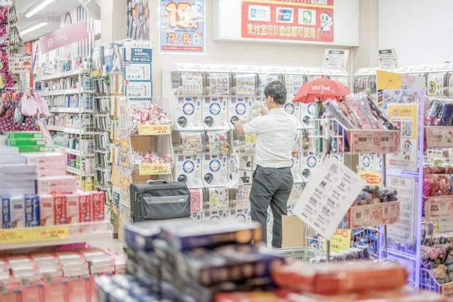 Toko Mainan di Kelapa Gading untuk Referensi. Foto Hanya Ilustrasi. Sumber Foto: Unsplash.com/Jase Bloor