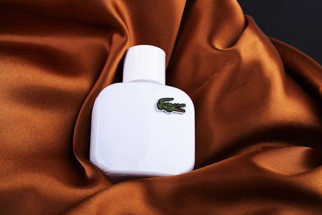 Ilustrasi rekomendasi parfum Lacoste untuk pria. Foto: Pexels/Kay Hunjan