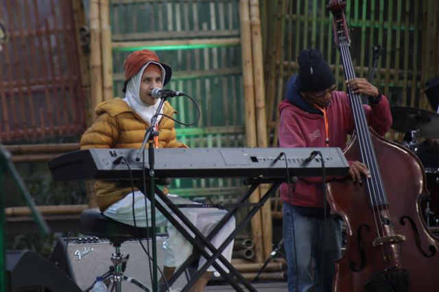 Syifa & Friend tampil di Jazz Gunung Bromo 2024 yang diselenggarakan di Jiwa Jawa Resort, Probolinggo, Jawa Timur, Jumat (19/7/2024). Foto: Dicky Adam Sidiq/kumparan