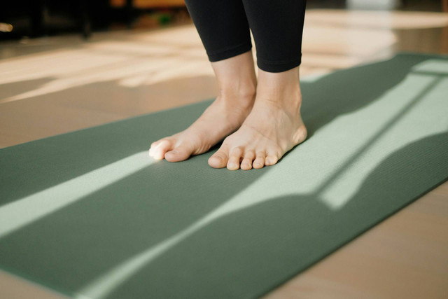 Ilustrasi Rekomendasi Matras Yoga Anti Slip. Sumber: Unsplash.com/Junseong Lee