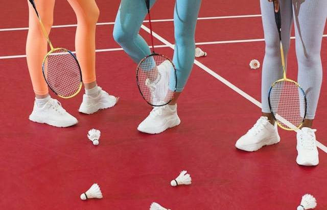 Ilustrasi sepatu badminton. Foto: Pexels.