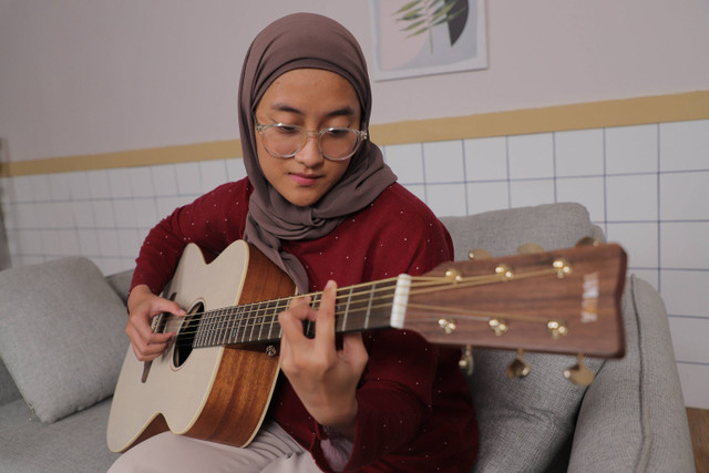 Gitar akustik Yamaha Storia I. Foto: Jamal Ramadhan/kumparan