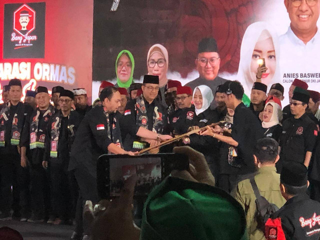 Anies Baswedan di acara HUT Ormas Bang Japar di Gor Cempaka Putih, Cempaka Putih, Jakarta Pusat, Sabtu (20/7/2024). Foto: Robby Bouceu/kumparan