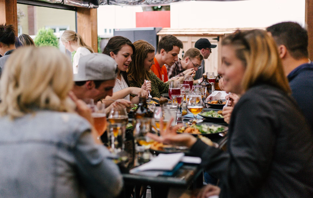 restoran indonesia di paris van java. Foto hanya ilustrasi, bukan tempat sebenarnya.Sumber: Unsplash/Priscilla Du Preez