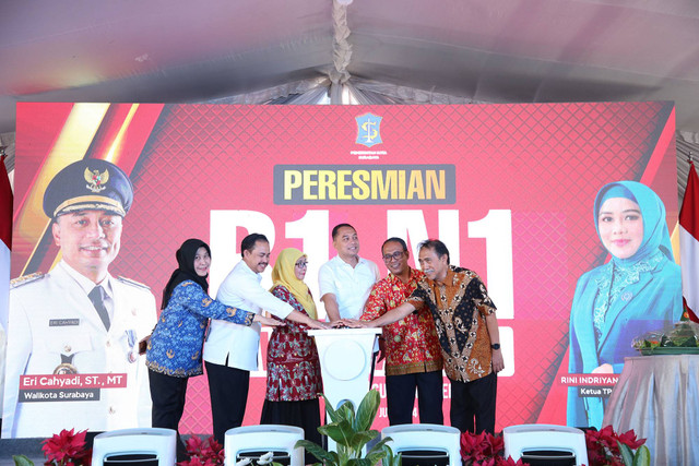 Pemerintah Kota Surabaya meluncurkan program inovasi 1 RW 1 nakes (R1N1) untuk memudahkan layanan kesehatan bagi masyarakat pada Rabu (17/7). Foto: Dok Pemkot Surabaya