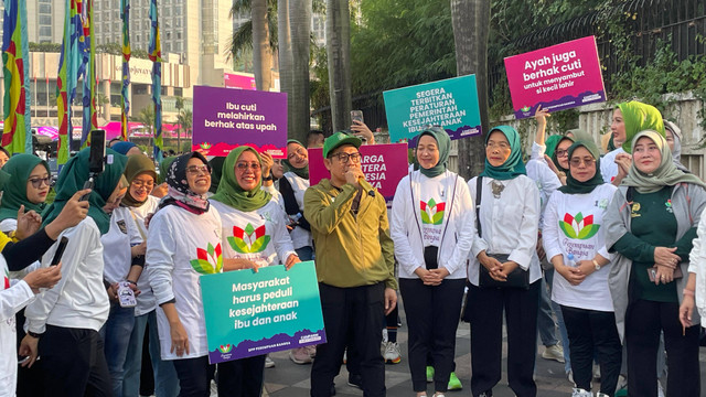 Ketua Umum PKB, Muhaimin Iskandar, di kampanye UU Kesejahteraan Ibu dan Anak oleh DPP Perempuan dan Bangsa, di kawasan Bundaran HI, Thamrin, Jakarta Pusat, Minggu (21/7/2024). Foto: Fadhil Pramudya/kumparan