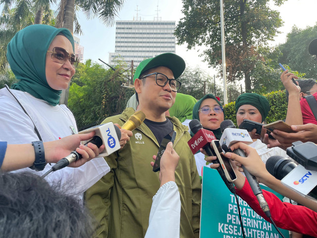 Ketua Umum PKB, Muhaimin Iskandar, saat diwawancarai wartawan usai kampanye UU Kesejahteraan Ibu dan Anak, di kawasan Bundaran HI, Thamrin, Jakarta Pusat, Minggu (21/7/2024). Foto: Fadhil Pramudya/kumparan