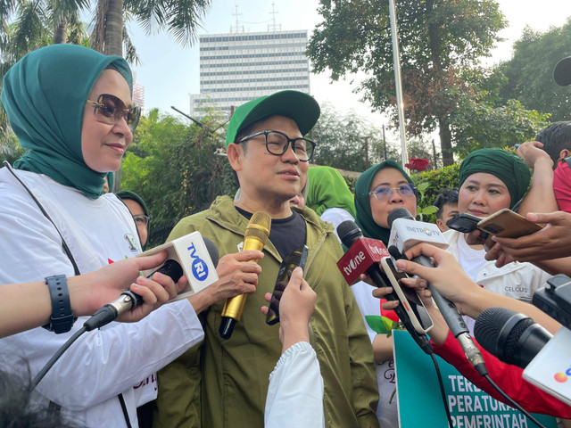 Ketua Umum PKB, Muhaimin Iskandar, saat diwawancarai wartawan usai kampanye UU Kesejahteraan Ibu dan Anak, di kawasan Bundaran HI, Thamrin, Jakarta Pusat, Minggu (21/7/2024). Foto: Fadhil Pramudya/kumparan