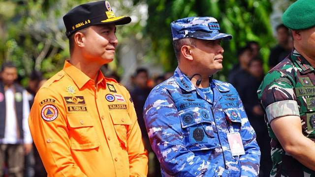 Kalaksa BPBD Sumsel saat mengikuti apel dan simulasi Karhutla Sumsel di Halaman Griya Agung Palembang, Sabtu 20 Juli 2024, Foto: ary priyanto/urban id