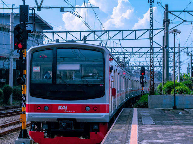 Jadwal KRL Tanah Abang - Rangkas. Foto hanya sebagai ilustrasi saja. Sumber: Unsplash/Faisal Hanafi.