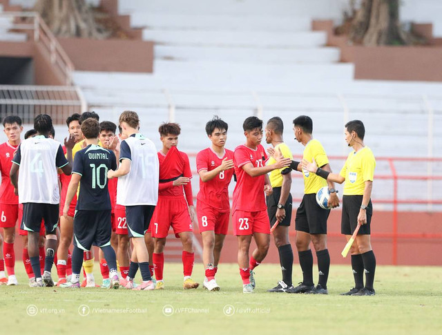 Laga Vietnam vs Australia U-19 dalam matchday kedua Grup B Piala AFF U-19 2024 di Stadion Gelora 10 November, Tambaksari, Surabaya, pada 21 Juli 2024. Foto: VFF