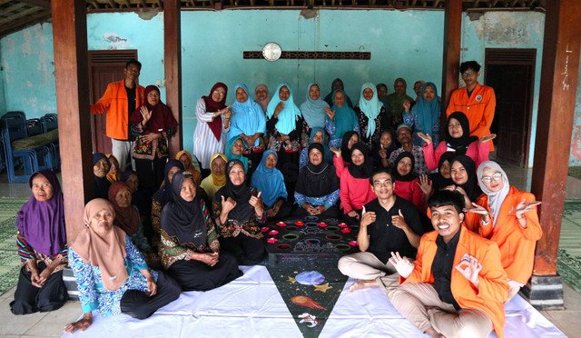 Tim PKM-PM Universitas Ahmad Dahlan (UAD) lakukan rangkaian kegiatan untuk membabat mitos pulung gantung di Gunungkidul (Dok. Istimewa)
