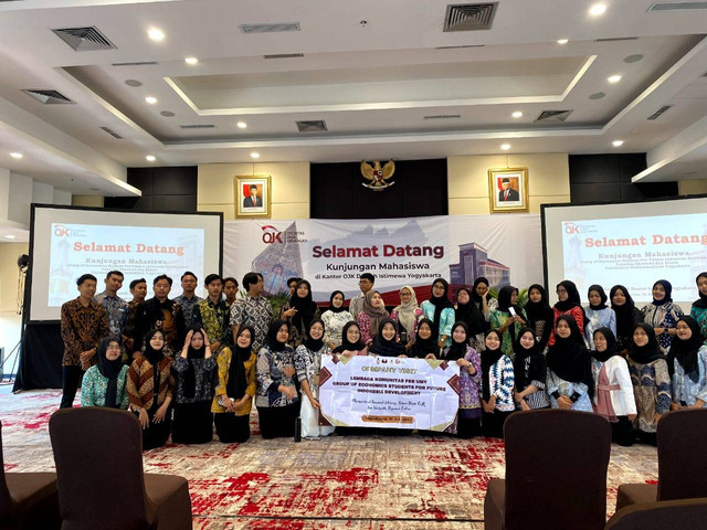 Company visit dari mahasiswa Fakultas Ekonomi dan Bisnis Universitas Muhammadiyah Yogyakarta ke Otoritas Jasa Keuangan Yogyakarta. Sumber gambar : dokumentasi pribadi. 