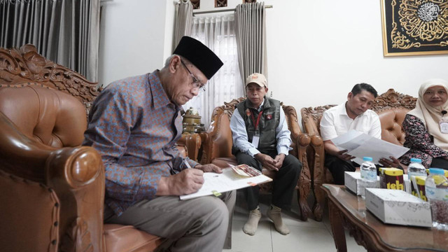 Ketua Umum Pimpinan Pusat Muhammadiyah Haedar Nashir menerima kunjungan KPU DIY dan KPU Bantul, Senin (22/7/2024). Foto: Dok. PP Muhammadiyah