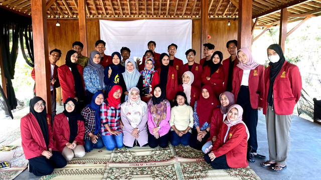 Workshop bersama ibu-ibu kelompok sasaran. Sumber gambar: dokumentasi pribadi