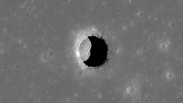 Lubang di Mare Tranquillitatis, Bulan. Foto NASA/Goddard/Arizona State University