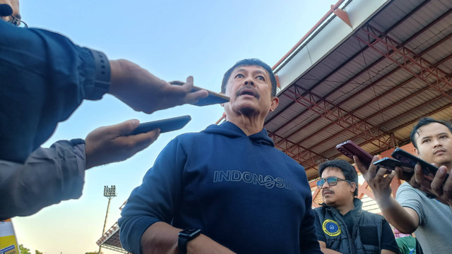 Indra Sjafri seusai memimpin latihan Timnas U-19 Indonesia di Surabaya, Senin (22/7/2024). Foto: Farusma Okta Verdian/kumparan