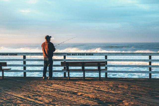 Apakah Mancing Menghilangkan Stres? Foto Hanya Ilustrasi. Sumber Foto: Unsplash.com/Austin Neill