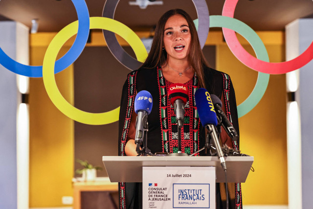 Atlet renang perempuan yang wakili Palestina di Olimpiade 2024, Valerie Tarazi.  Foto: Zain Jaafar/AFP