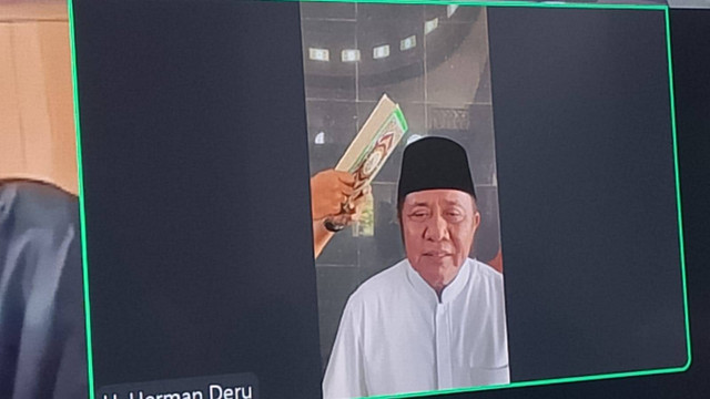 Eks Gubernur Sumsel Herman Deru saat melakukan sumpah melalui zoom, Foto : Ist