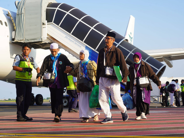 Kedatangan jemaah haji kloter 106 yang menjadi kloter terakhir Debarkasi Surabaya. Foto: PPIH Debarkasi Surabaya