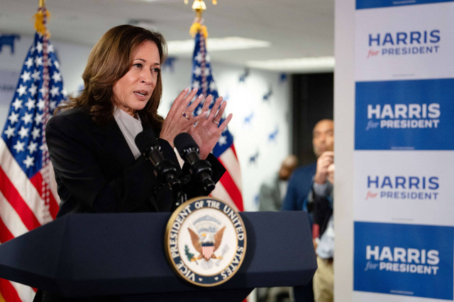 Wakil Presiden AS dan calon presiden dari Partai Demokrat Kamala Harris di markas kampanyenya di Wilmington, Delaware, AS, Senin (22/7/2024). Foto: Erin SCHAFF / POOL / AFP