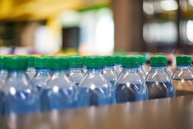 Ilustrasi air mineral botol. Foto: Shutterstock