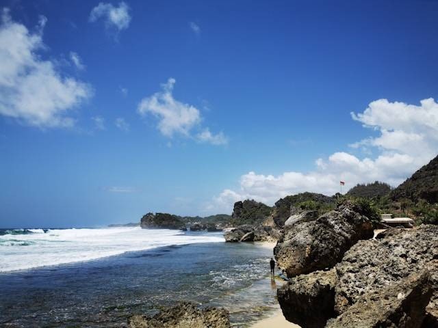 Hidden gem pantai Gunung Kidul. Sumber: Unsplash/farhan salimuddin